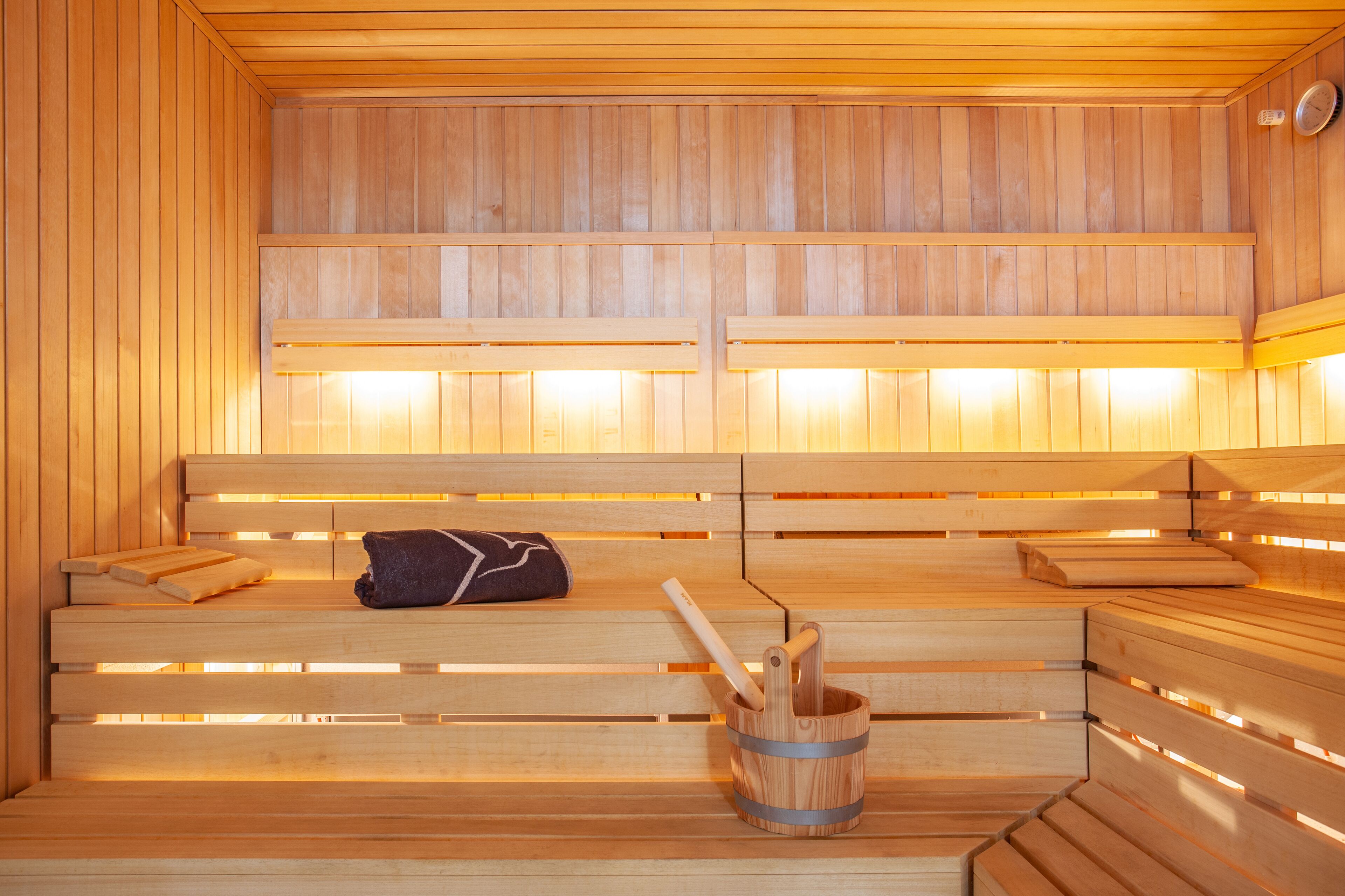 sauna, hot tub, steam room, turkish bath/hammam, body treatments