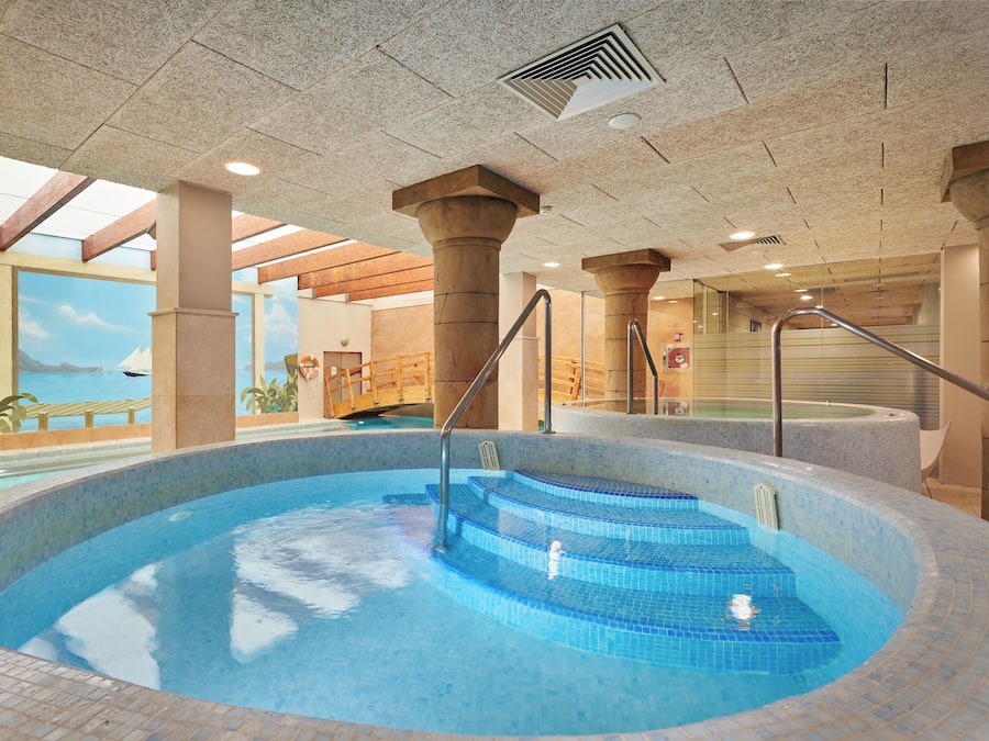 Badstue, boblebad, dampbad, tyrkisk bad/hamam og kroppsbehandlinger