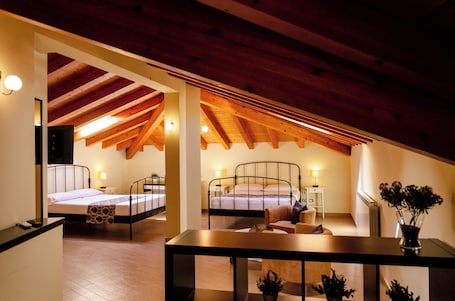 Quadruple Room | Desk, iron/ironing board, free cribs/infant beds, rollaway beds