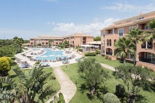 2 piscinas al aire libre