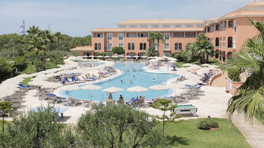 Grupotel Macarella Suites & Spa