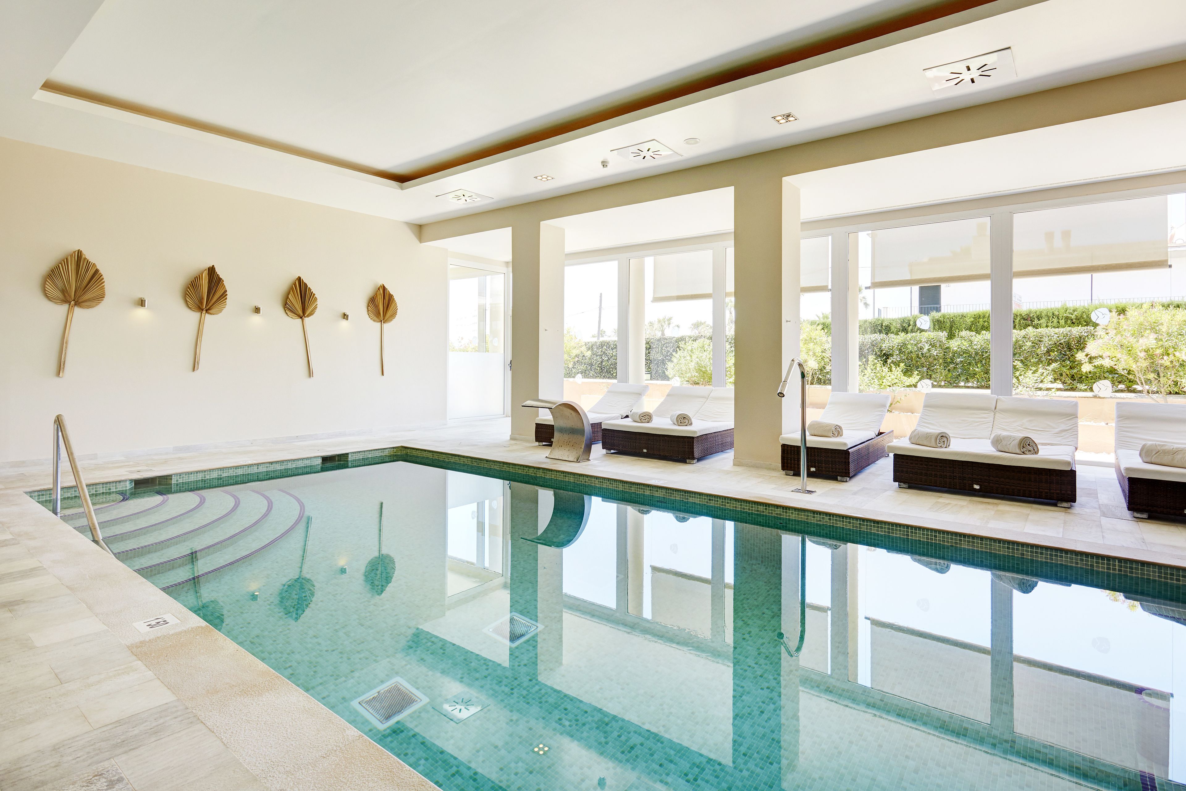 Een sauna, een bubbelbad, lichaamsbehandelingen, body scrubs