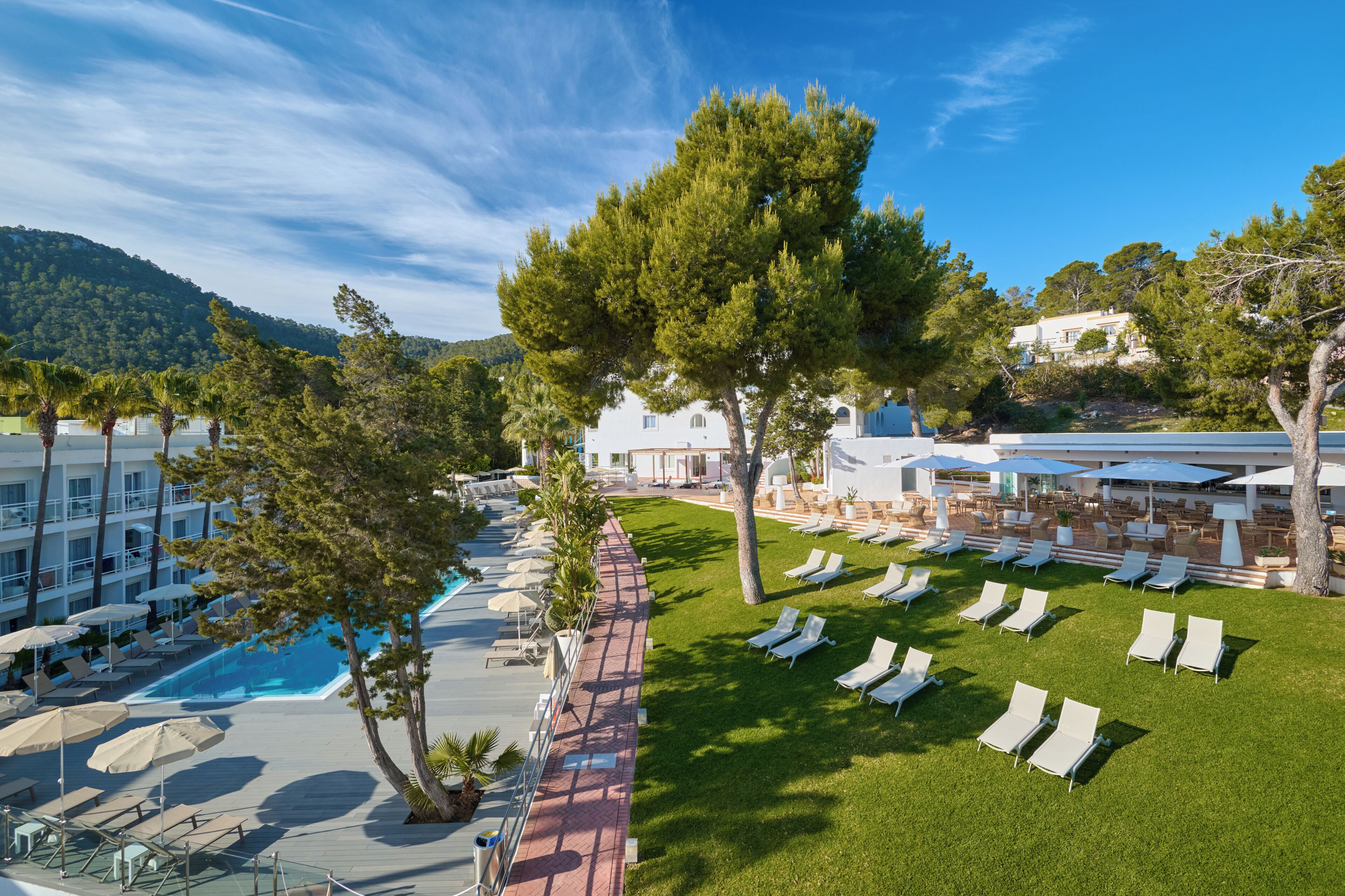 2 outdoor pools, pool umbrellas, pool loungers