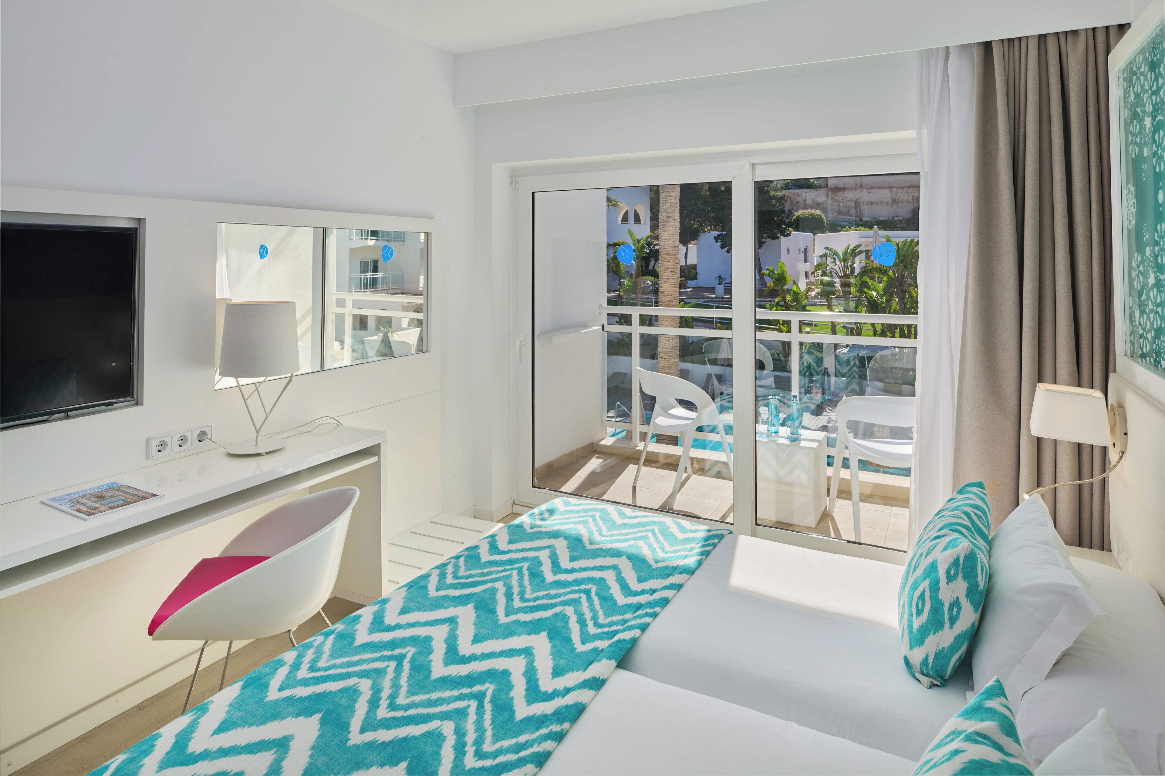 Superior Double Room, Balcony | In-room safe, desk, free WiFi, bed sheets