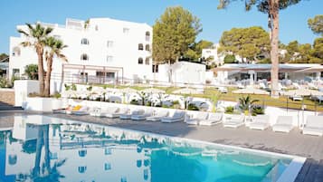 2 outdoor pools, pool umbrellas, sun loungers