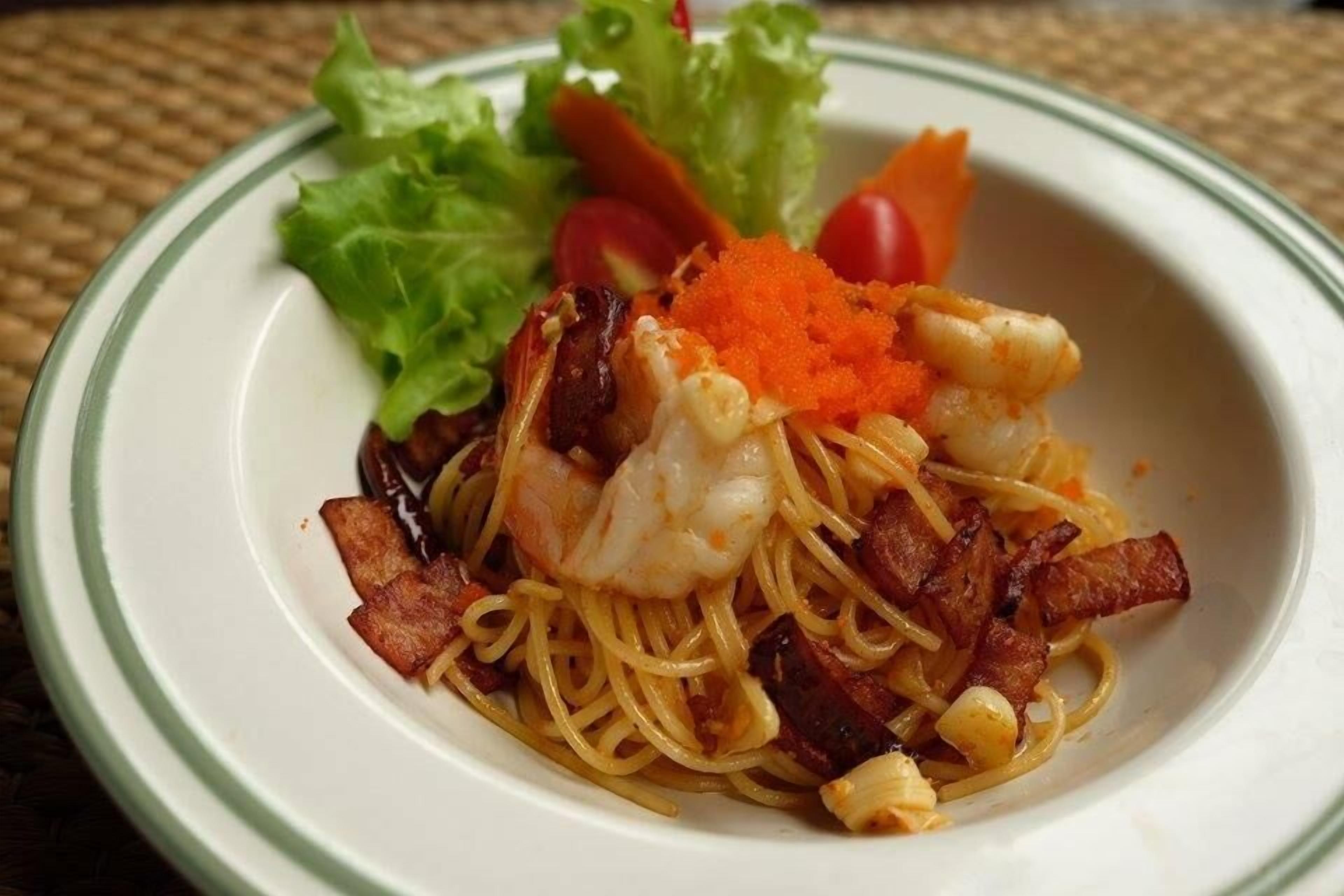 breakfast, lunch, dinner served; international cuisine