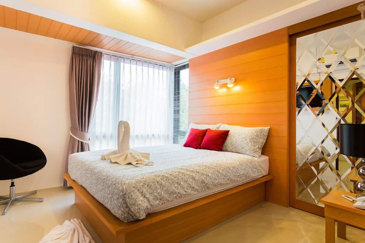 Free minibar, desk, blackout curtains, free WiFi