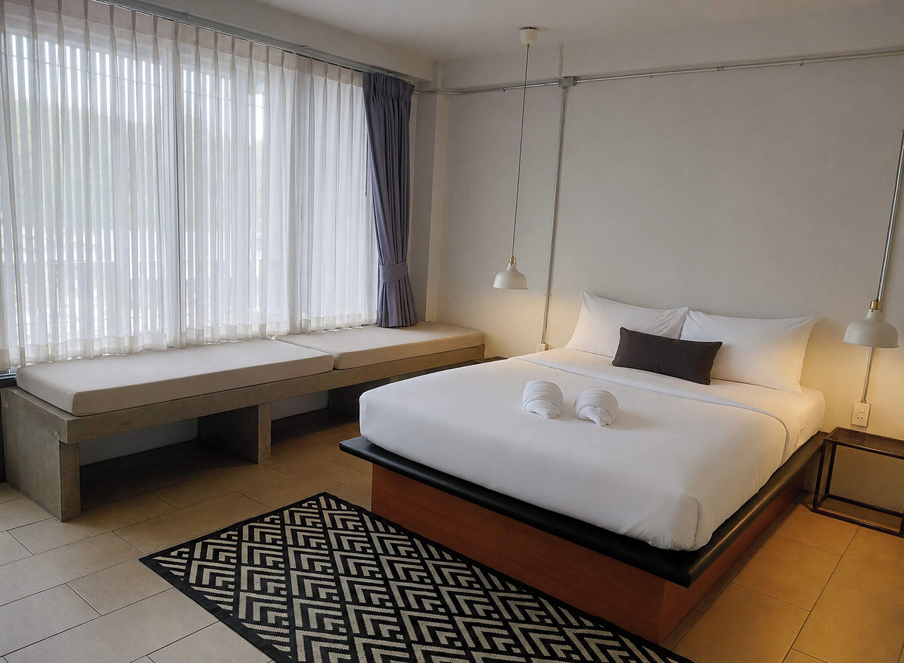 ห้องดีลักซ์ดับเบิล | มินิบาร์ฟรี, โต๊ะทำงาน, ผ้าม่านกันแสง, Wi-Fi ฟรี