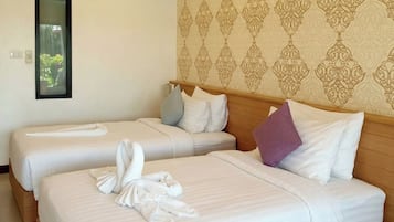 Superior Twin Room | Desk, iron/ironing board, free WiFi, bed sheets