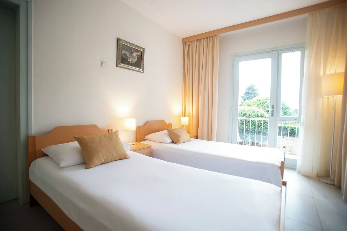 family room with balcony | 1 bedroom, desk, free wifi, bed sheets