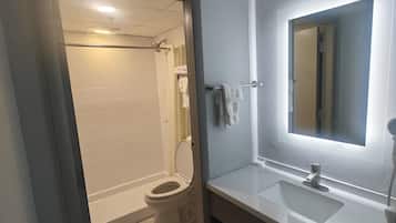 Yhden hengen deluxe-huone, 1 suuri parisänky, tupakointi kielletty (with Jacuzzi) | Silitysrauta/-lauta, ilmainen Wi-Fi, vuodevaatteet