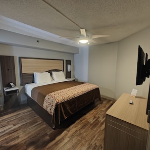 Family Suite, 2 Bedrooms | Iron/ironing board, free WiFi, bed sheets - Mountain Vista Inn & Suites (Pigeon Forge)