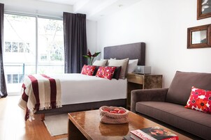 Premium bedding, in-room safe, individually decorated