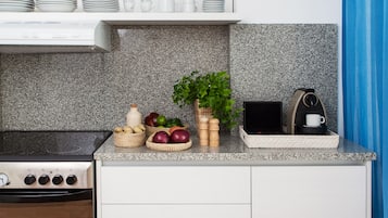 Refrigerador, microondas, horno, cafetera/tetera