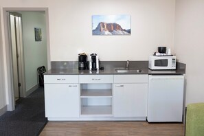 Flat-screen TV - Basalt Mountain Inn (Basalt)