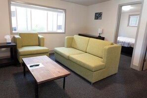 Suite, 2 Bedrooms, Mountain View | Living area