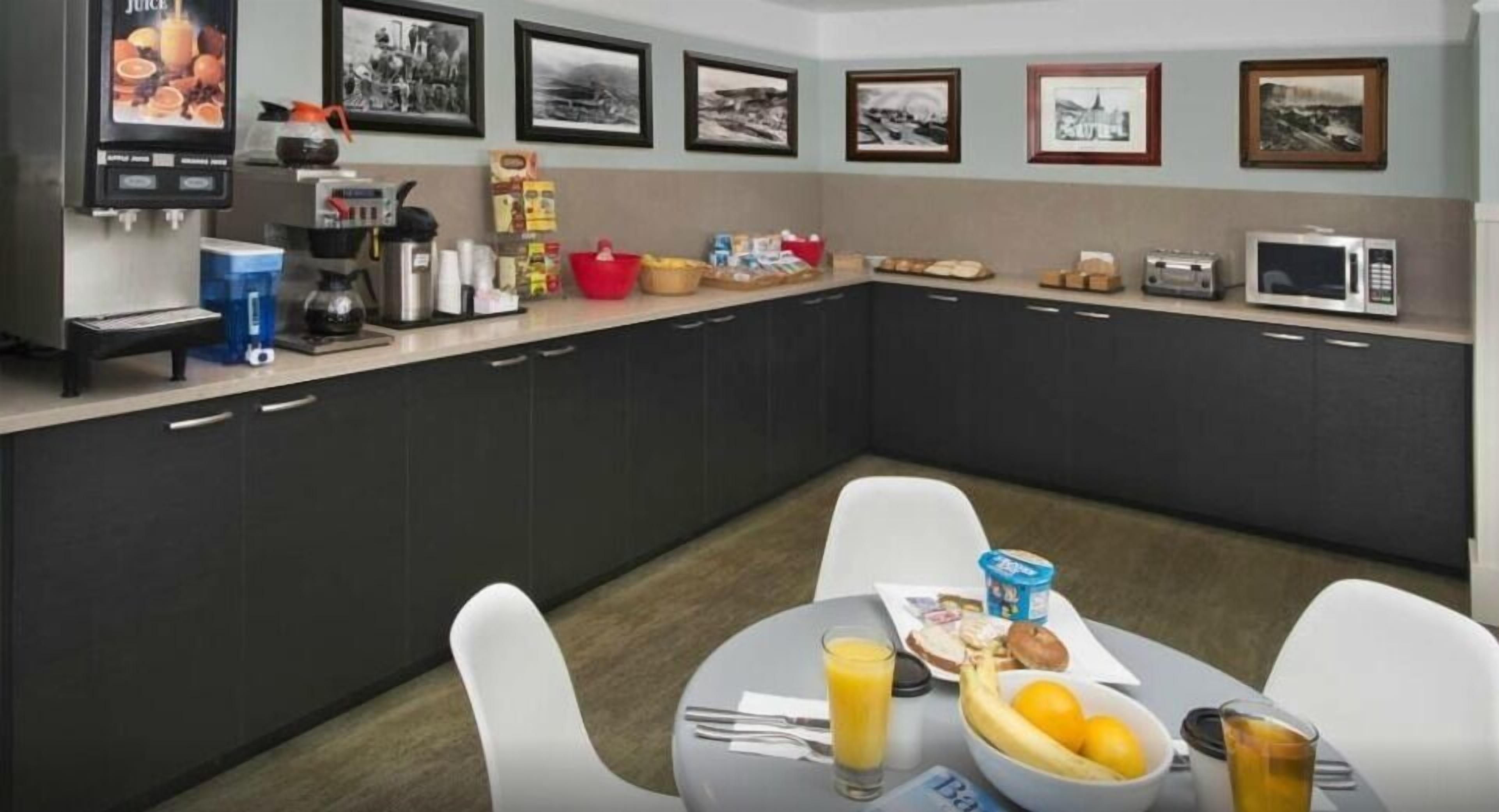 free daily continental breakfast