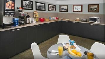 Petit déjeuner continental compris tous les jours