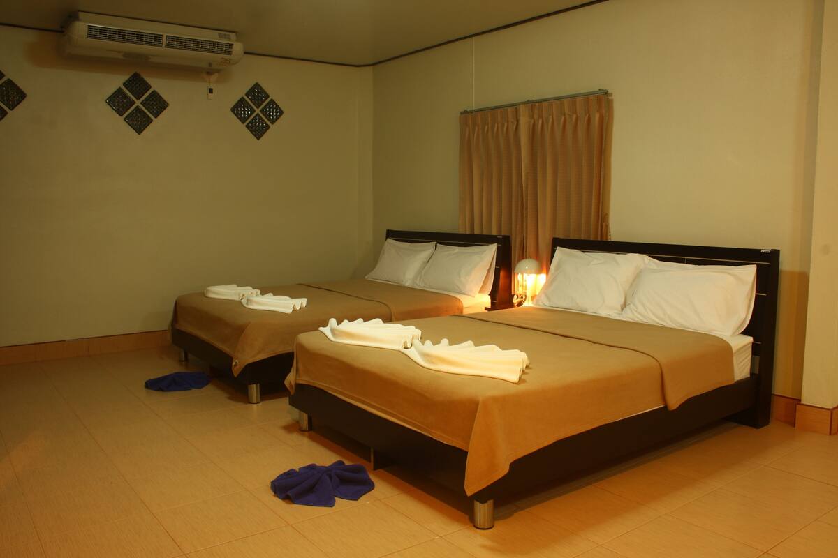 Family Room, 2 Double Beds | Desk, rollaway beds, free WiFi
