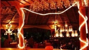 Petit déjeuner, déjeuner et dîner servis sur place