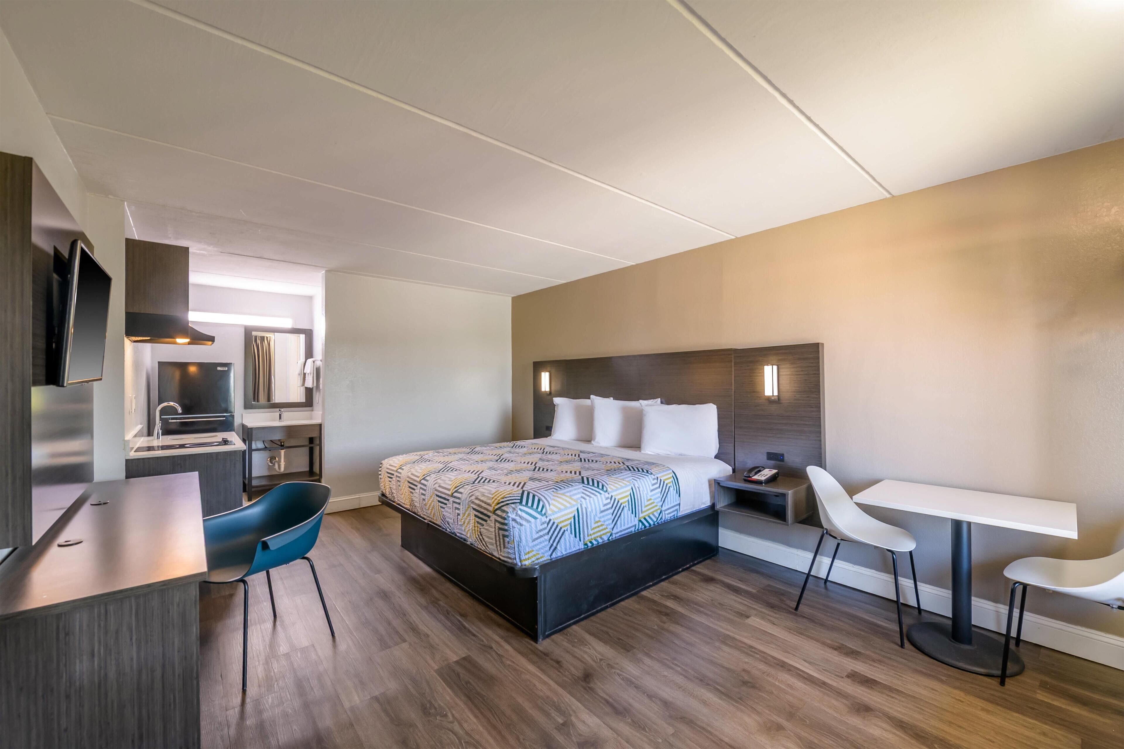 Iron/ironing board, free WiFi, bed sheets