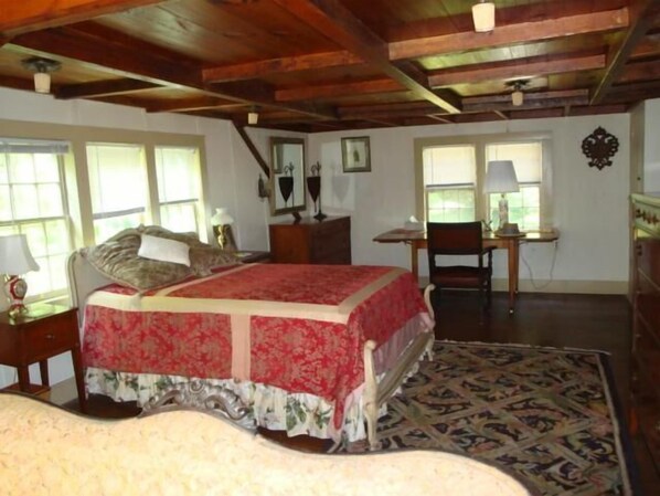 Basic Room | Individually decorated, individually furnished, desk, free WiFi