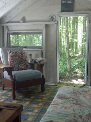 Individually decorated, individually furnished, desk, free WiFi - Chestnut Lodge (Lee)
