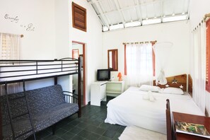 In-room safe, individually furnished, free WiFi, bed sheets - Casa Delfin Guest House (Las Terrenas)