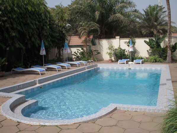 Außenpool, Liegestühle