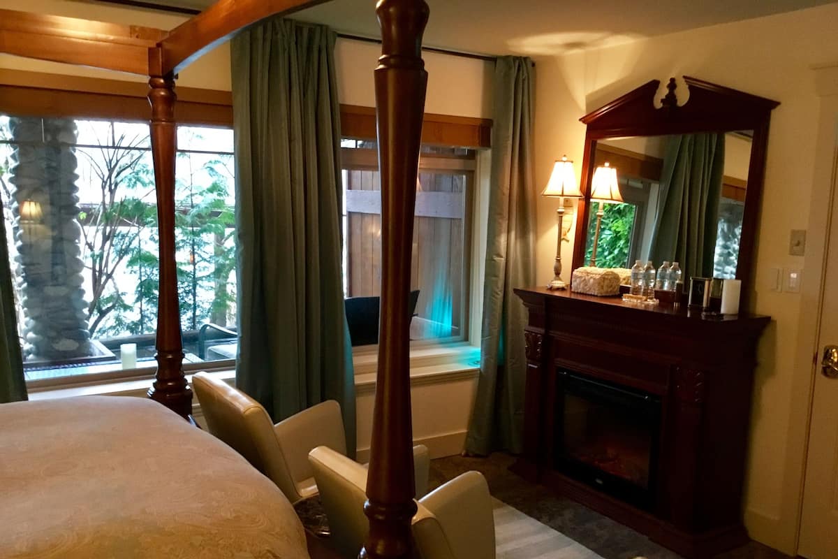 Suite, 1 Queen Bed, Patio, Ocean View Sunset | Pillowtop beds, individually decorated, individually furnished