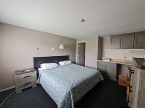Standard Room, 1 King Bed, Kitchenette