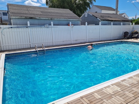 Outdoor pool. Flagship Motor Court
