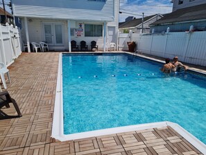 Outdoor pool - Flagship Motor Court (Hampton)