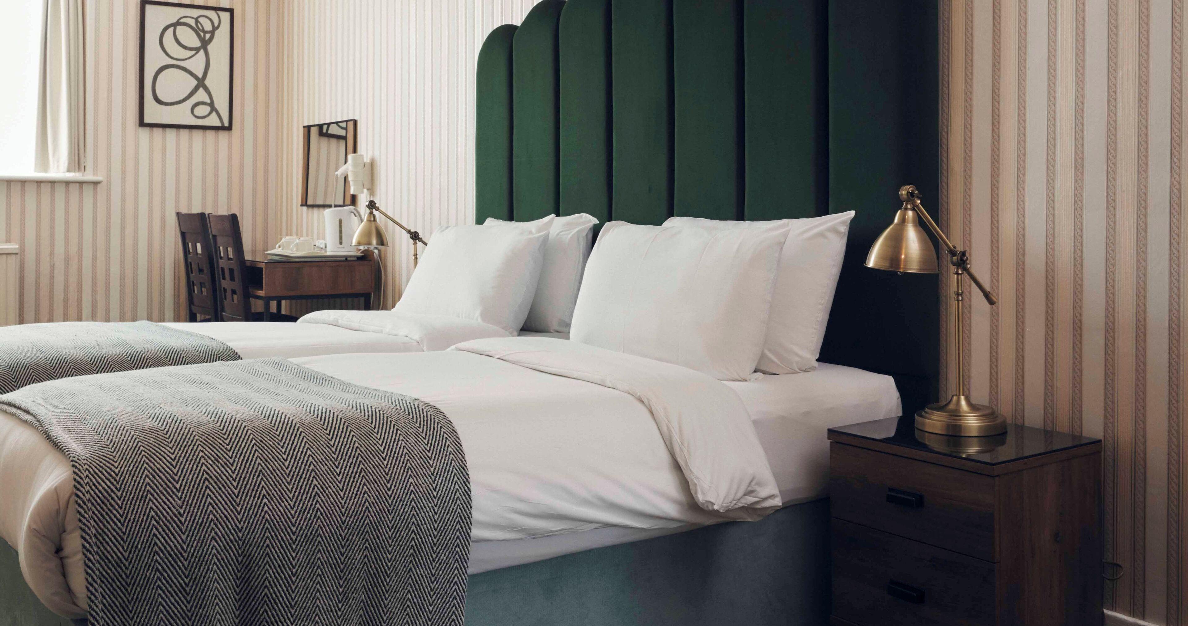 Twin Room | Desk, free WiFi, bed sheets