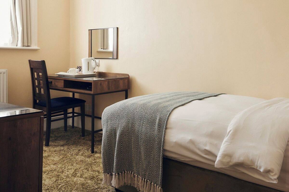 Desk, WiFi (free), bed sheets
