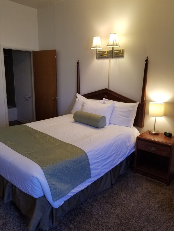 Standard Room, 1 Queen Bed