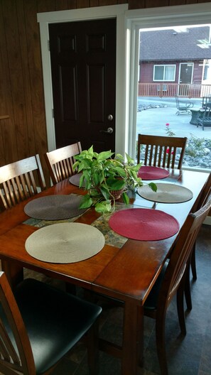 Lobby sitting area - Cattlemen Motel (Lovell)