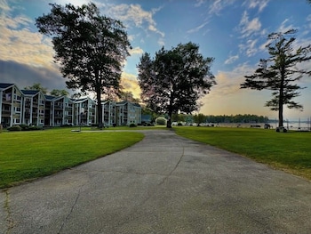 Misty Harbor Barefoot Beach Resort