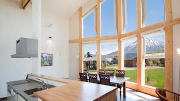 Chalet, 3 Bedrooms | Private kitchen | Full-size fridge, microwave, stovetop, dishwasher