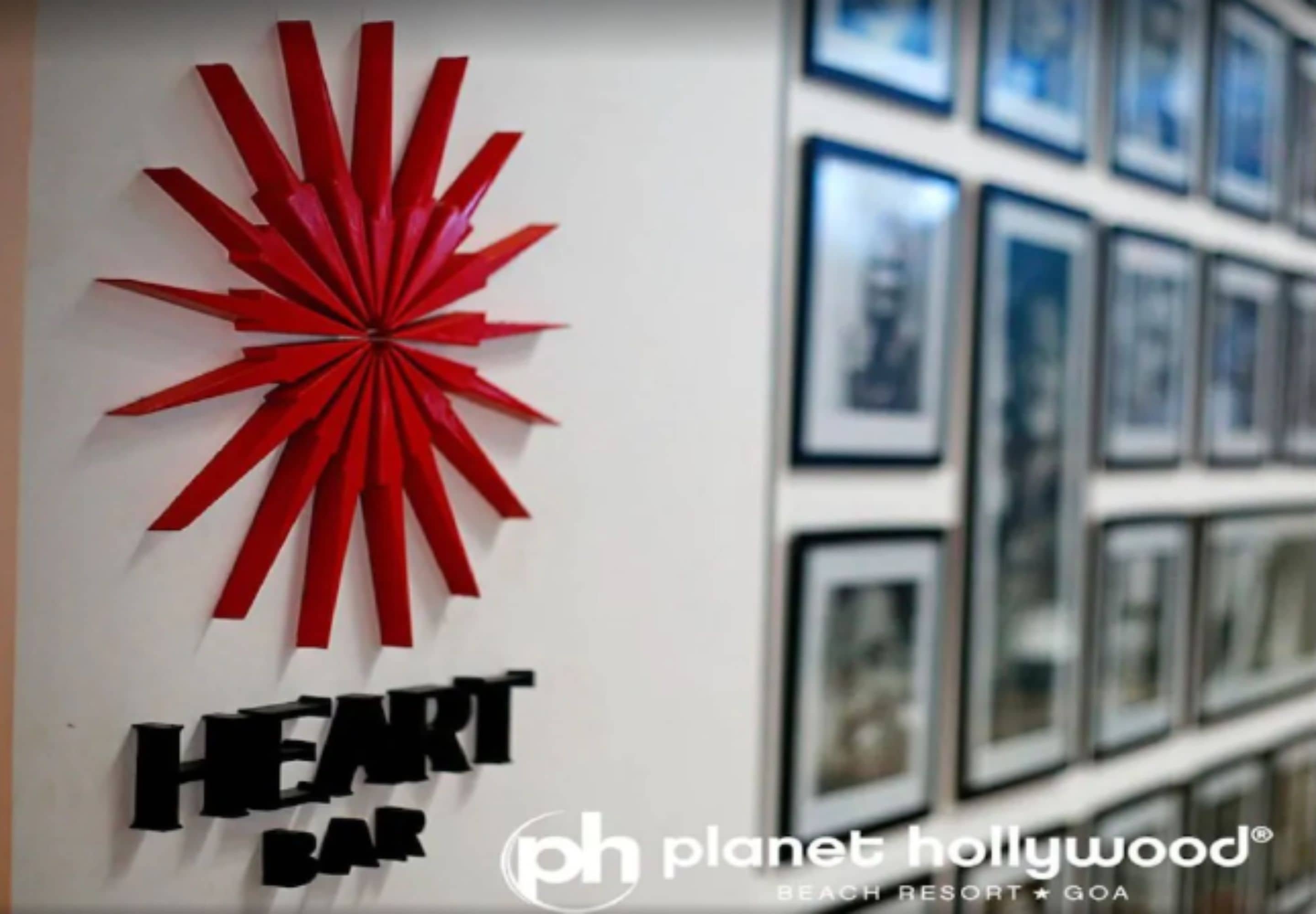 2 bars/lounges, poolside bar