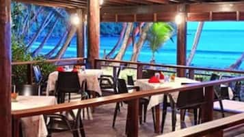 供應早餐、午餐和晚餐,當地料理,海灘景觀