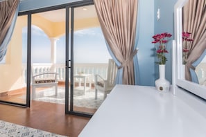 Ocean Front Grace Suite | Terrace/patio