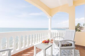 Luxury-Suite, 1 King-Bett, Meerblick, Meerseite (Ocean Front Grace Suite) | Strand-/Meerblick