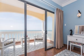 奢華套房, 1 張特大雙人床, 海景, 海濱 (Ocean Front Grace Suite) | 1 間臥室、高級寢具、舒適加層、迷你吧
