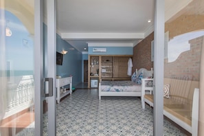Luksus-suite - 1 kingsize-seng - havudsigt - ved havet (Ocean Front Grace Suite) | 1 soveværelse, premium-sengetøj, senge med topmadrasser, minibar