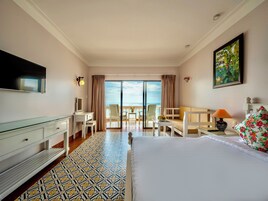 Ocean Front Grace Suite | 1 bedroom, premium bedding, pillowtop beds, minibar