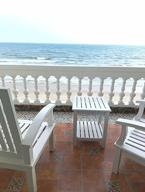 Luxus lakosztály, 1 king (extra méretű) franciaágy, kilátással az óceánra (Ocean Front Grace Suite) | Terasz/udvar