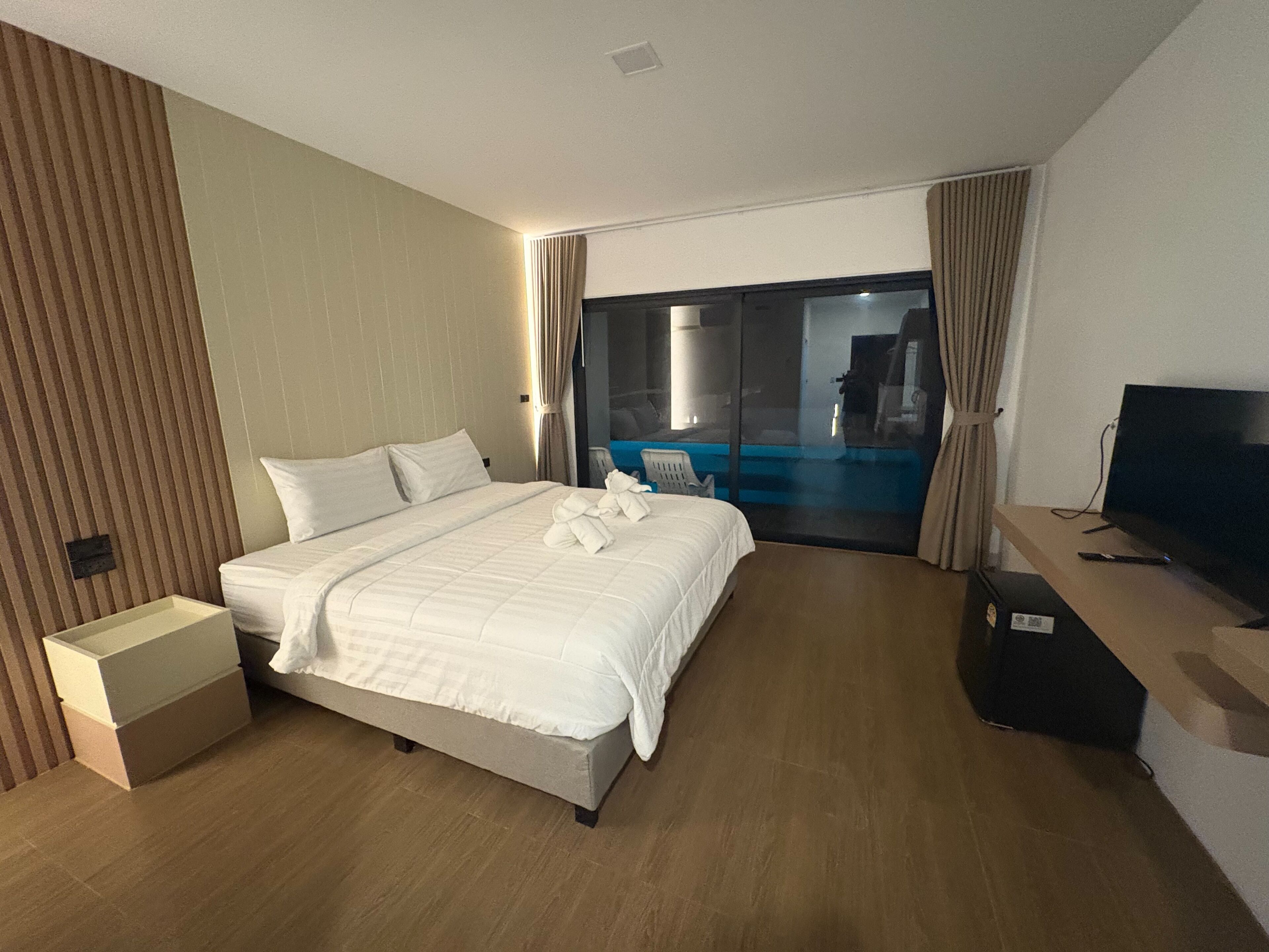 Deluxe Room | Desk, free WiFi, bed sheets