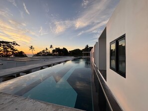 Bureau, Wi-Fi gratuit, draps fournis