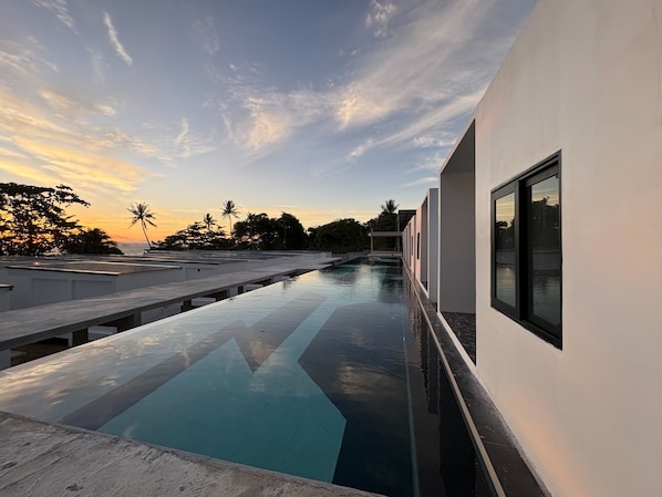 Bureau, Wi-Fi gratuit, draps fournis